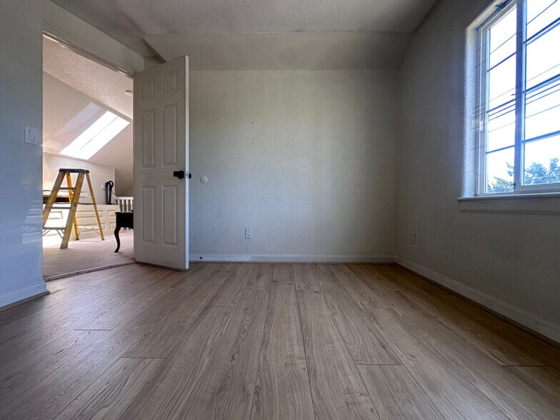 Building Photo - 3100 SE 122nd Ave