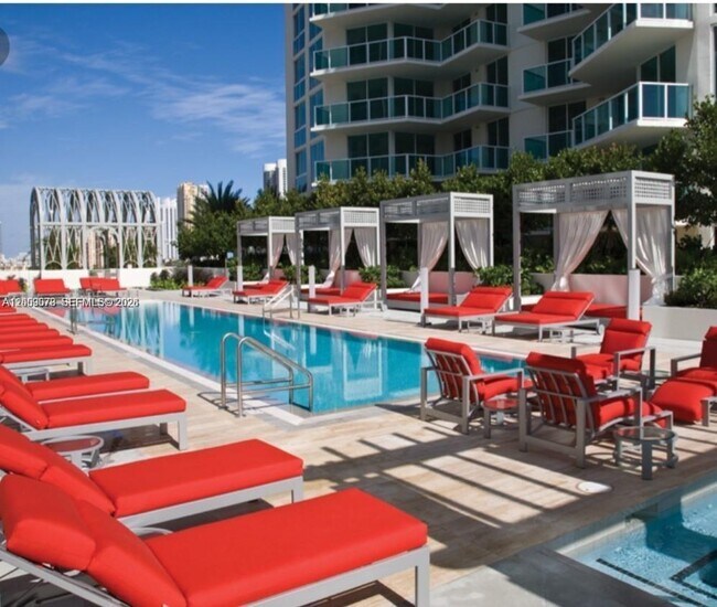 Building Photo - 200 Sunny Isles Blvd