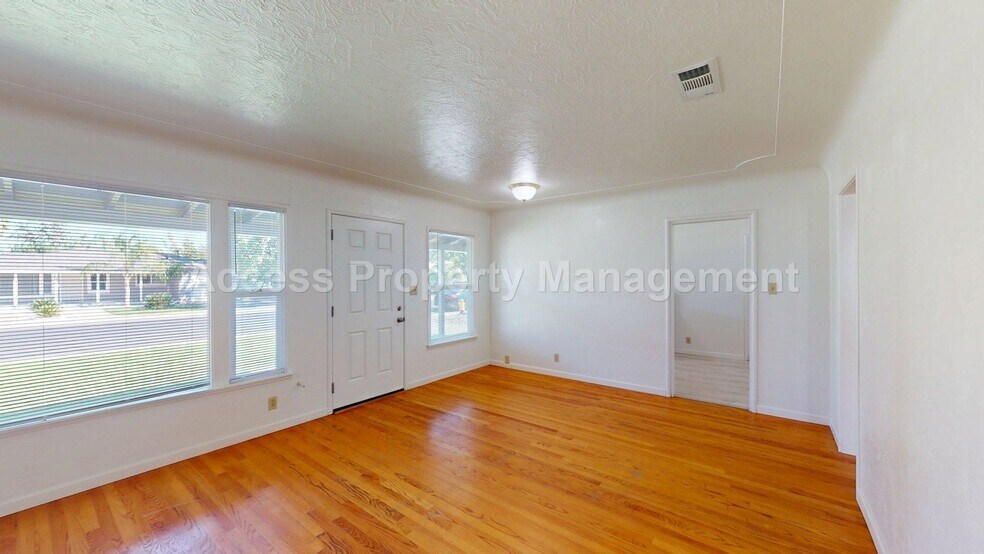 Building Photo - 2324 Bellamy St