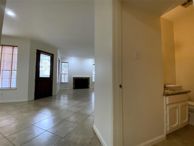 Building Photo - 2728 W Holcombe Blvd