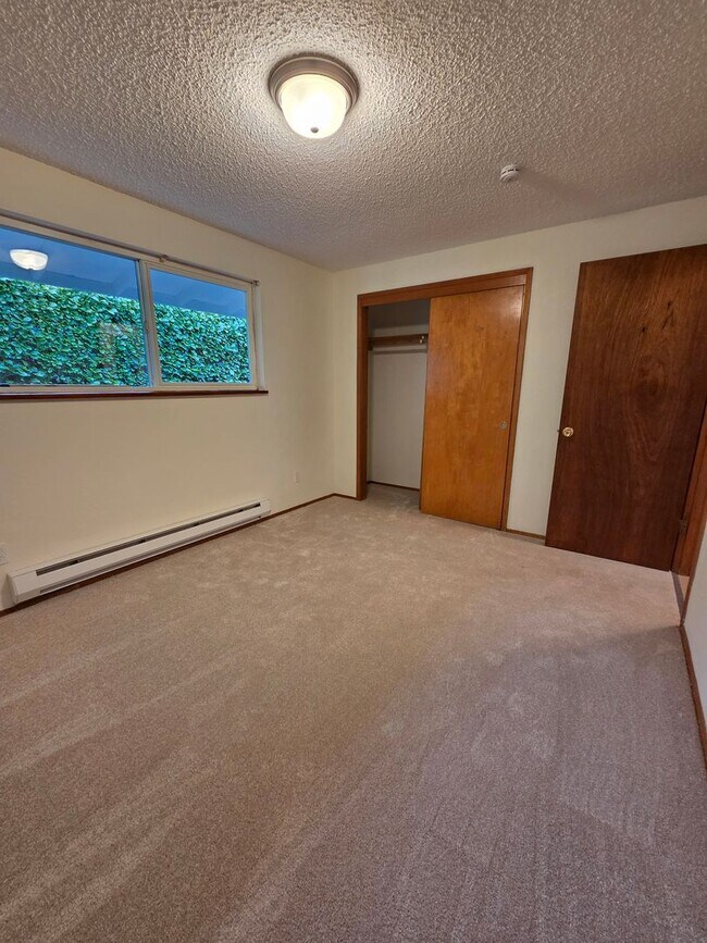 Building Photo - S185 Duplex