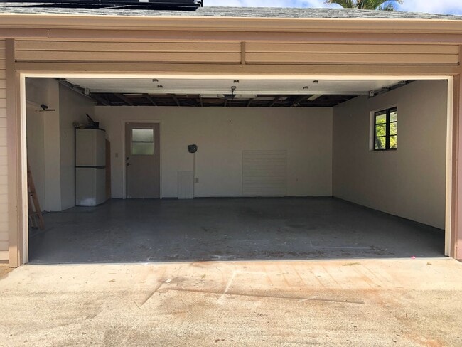 Building Photo - Hawaii Kai 3 / 2.5 / 2 Single Family Home