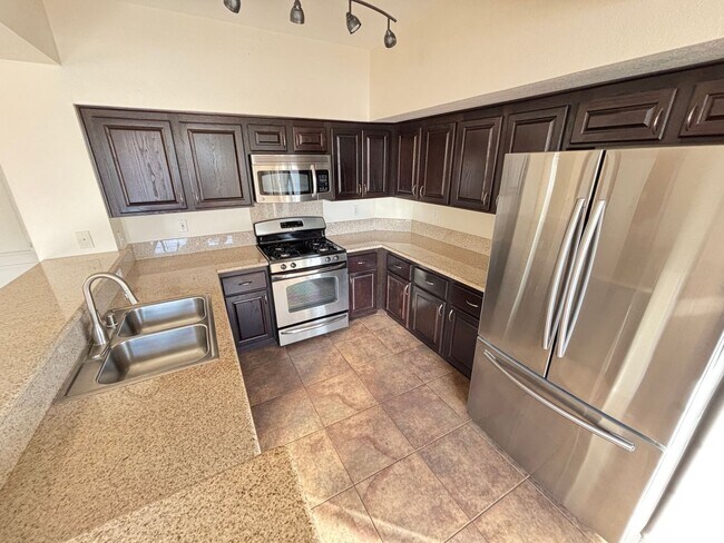 Building Photo - Charming 2Bed/Bath Condo located in a beautiful gated community in the Southwest.