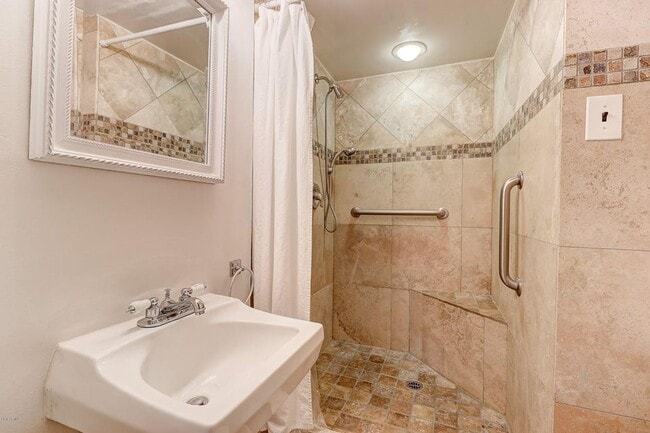 Building Photo - **SPECTACULAR - 2BEDROOM/3BATHROOM CONDO I...