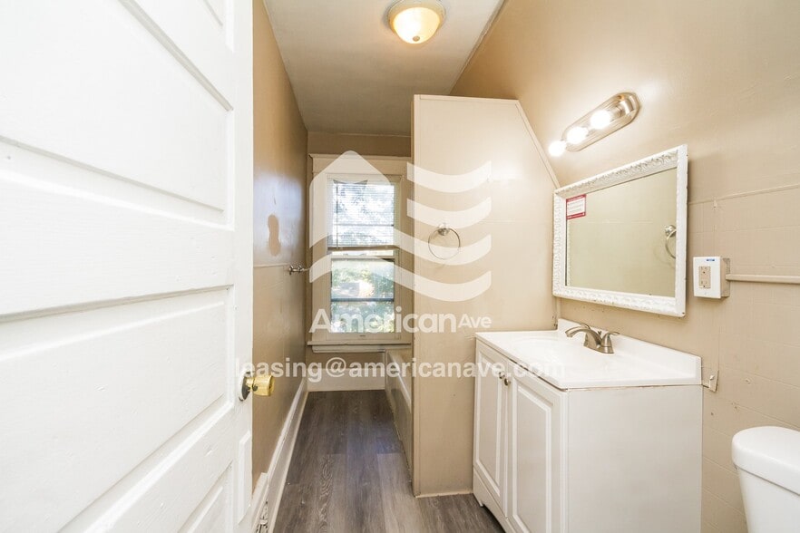 Building Photo - 836 28th St