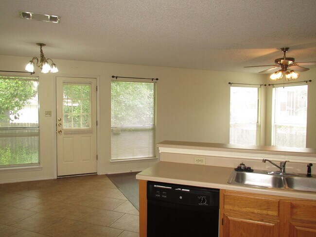 Building Photo - 1811 Lionheart Drive
