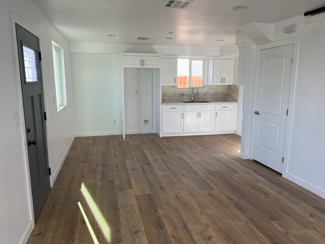 5867 Living Room 1 - 5867 Towne Ave