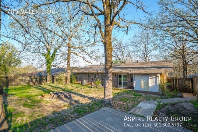 Building Photo - 705 Valerie Dr