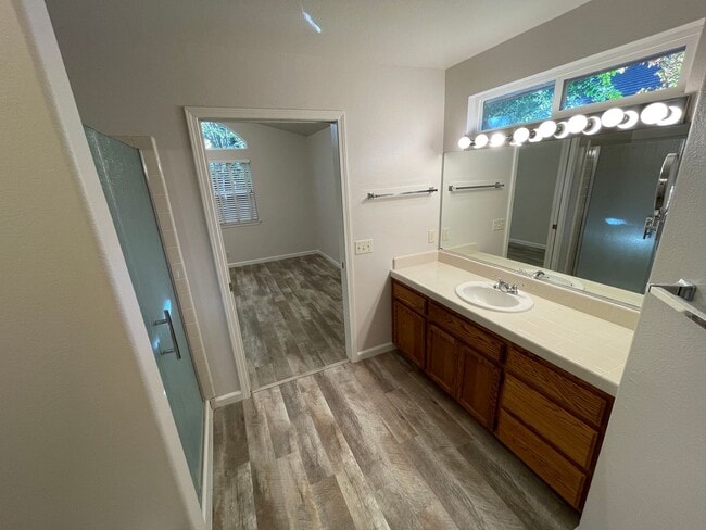 Building Photo - 3 bedroom 2 bath, Mission Ranch Neighborhood, Turnkey ready to move in.