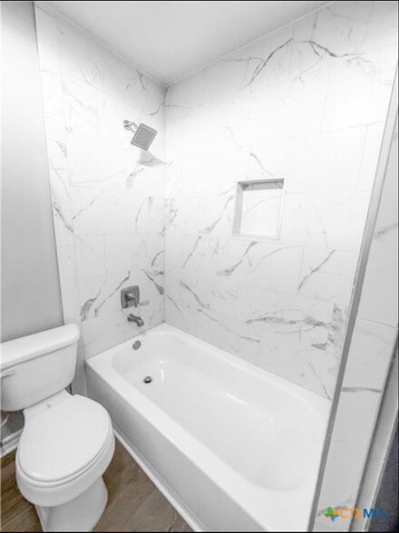 Building Photo - 1810 Clarawood Dr