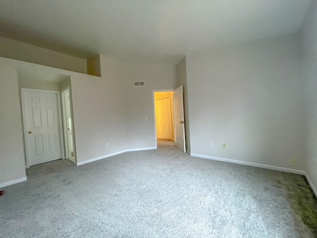 Building Photo - Spacious Condominium