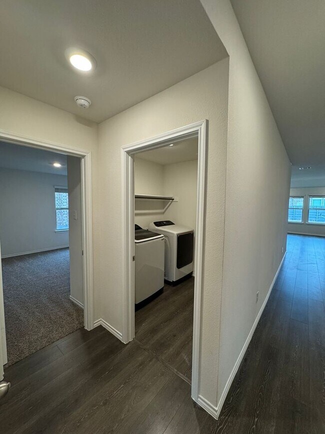 Building Photo - Spacious 4BR House in Aubrey