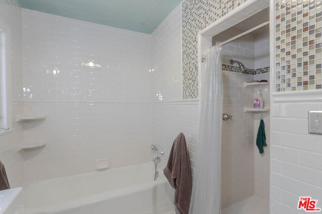 Building Photo - 10959 Strathmore Dr
