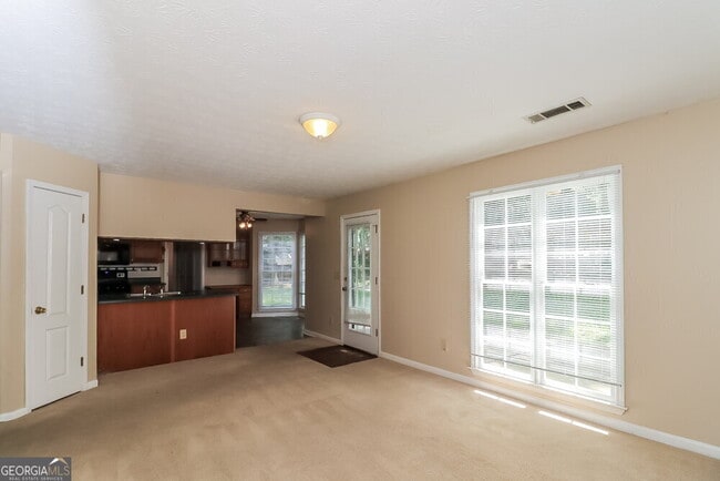 Building Photo - 2885 Summit View Ct