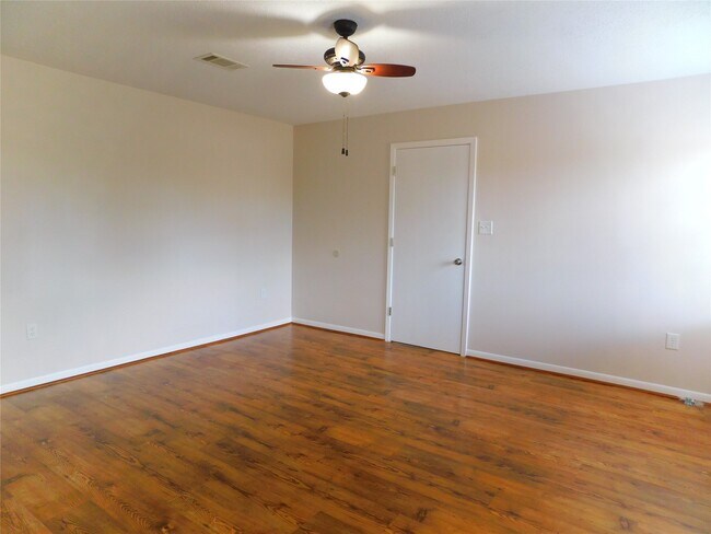 Building Photo - 537 Roscoe