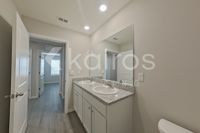 Building Photo - 8676 SW 43rd Ter