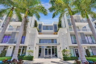 Building Photo - Southeast 1st Avenue, Delray Beach, FL 33444 - 1 BR 1 BA condo