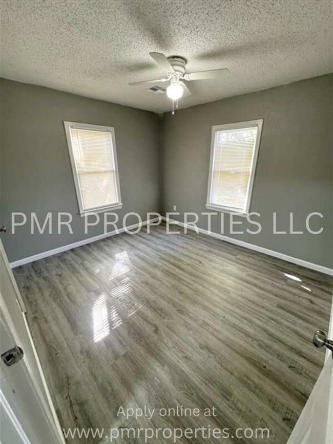 Building Photo - 3Bedroom/1Bathroom Home