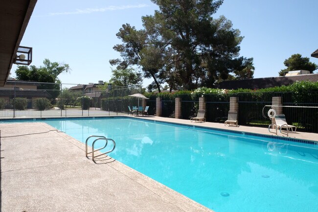 Building Photo - 6127 Meadowhaven Ln