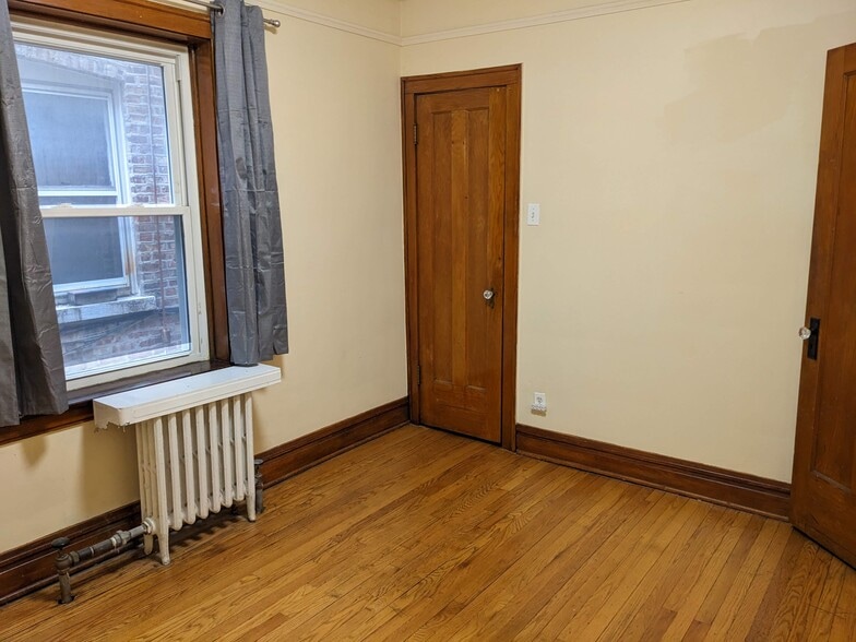 Building Photo - 1833 Gunderson Ave