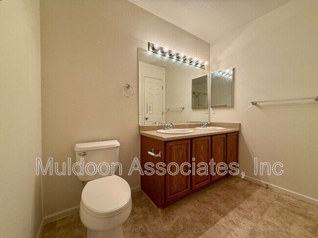 Building Photo - 2273 Falkirk Dr