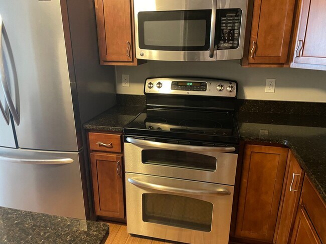 Building Photo - Located in the Detroit-Shoreway Area