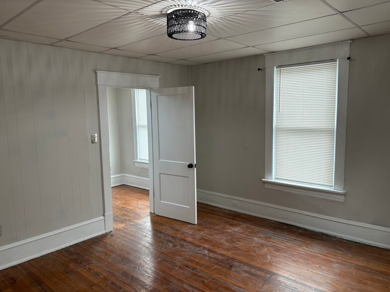 Building Photo - 812 Marshall Ave SW