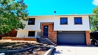 Building Photo - Beautiful 3 Bed, 2 Bath with a Bonus Room and Large Yard!