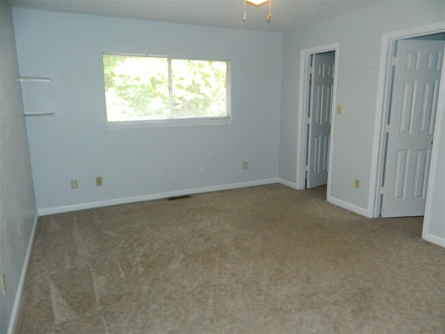 Building Photo - 463 Richview Park Cir E