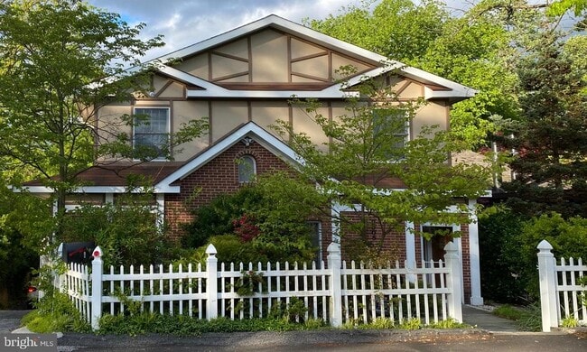 Primary Photo - 2905 24th St N