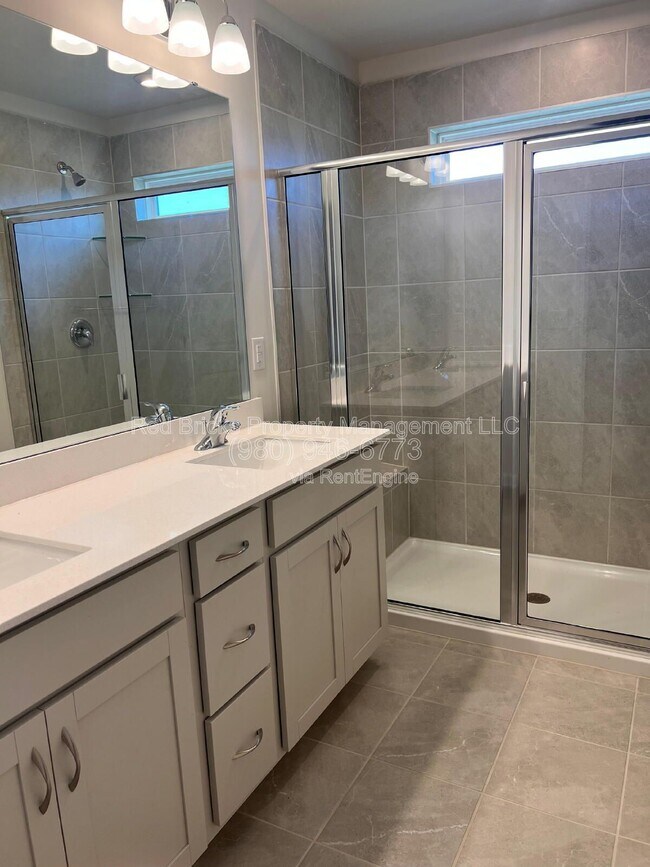 Building Photo - 5108 Carrick St