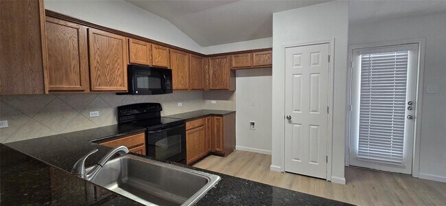 Building Photo - 606 Lakemont Dr