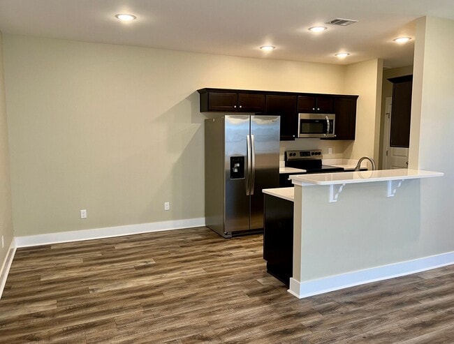 Building Photo - For Rent - 4 Bedroom, 2 Bath, Valley View!