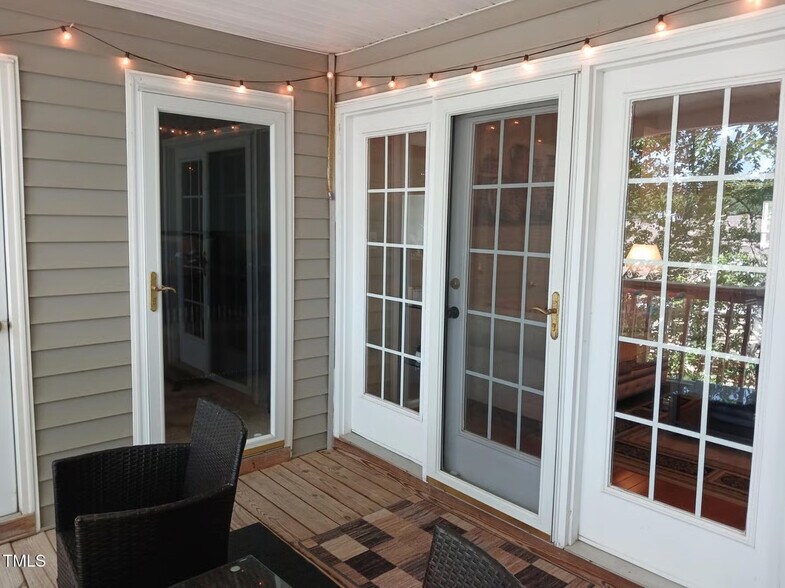 Building Photo - Room in Condo on Springfork Dr