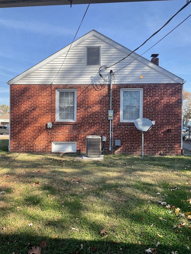 Building Photo - 207 W Hwy 50