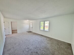 Building Photo - 802 N College St