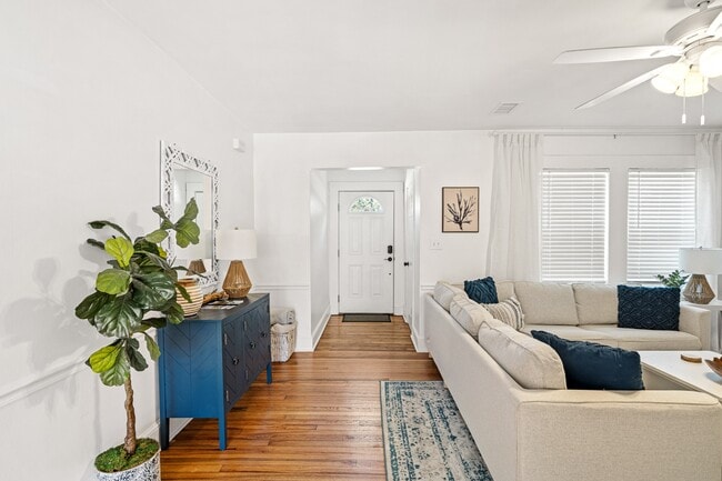 Building Photo - 1713 Paris Ave W