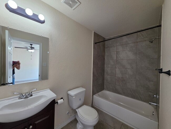 Building Photo - Town home for rent