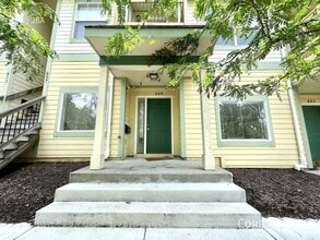 Building Photo - 2911 Cherry St