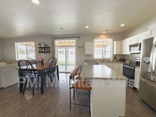 Building Photo - 3565 Water Lilly Ln