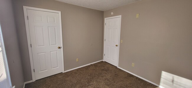 Building Photo - 4 Bedrooms! 2 Bathrooms! Updated! $1295!