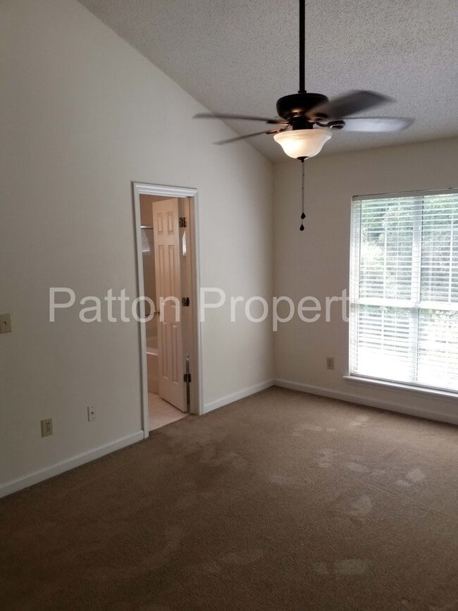 Building Photo - Winslow Home