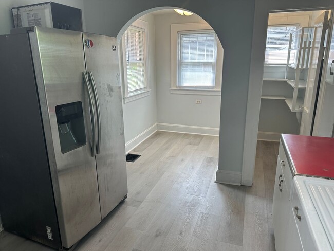 Building Photo - Beautiful Two Bedroom Home in Wesley Heigh...