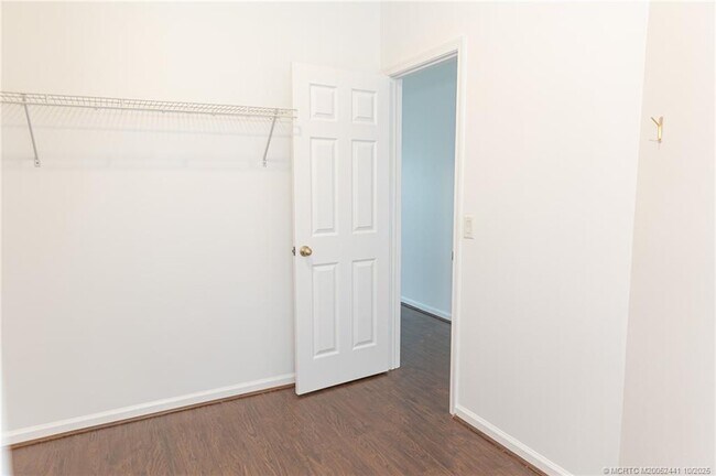 Building Photo - 8965 SW Chevy Cir