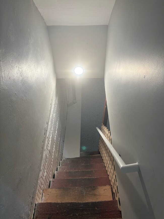 Building Photo - 636 E 29th St