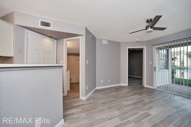 Building Photo - 1801 Island Club Dr