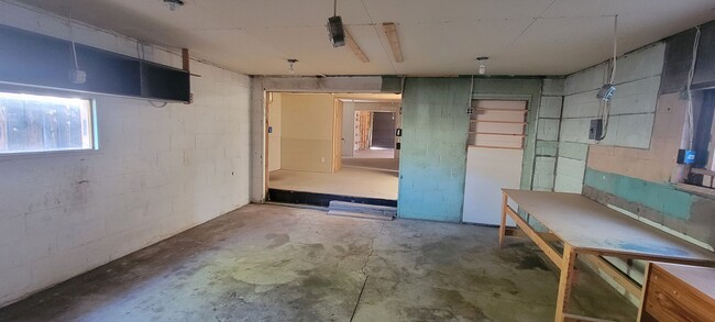 Building Photo - 4 Bedroom Home with Large Shop