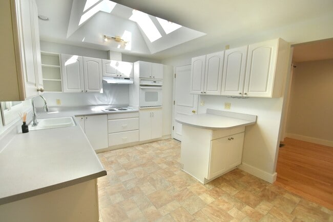 Building Photo - 3Bd/1.75Ba Bellevue House