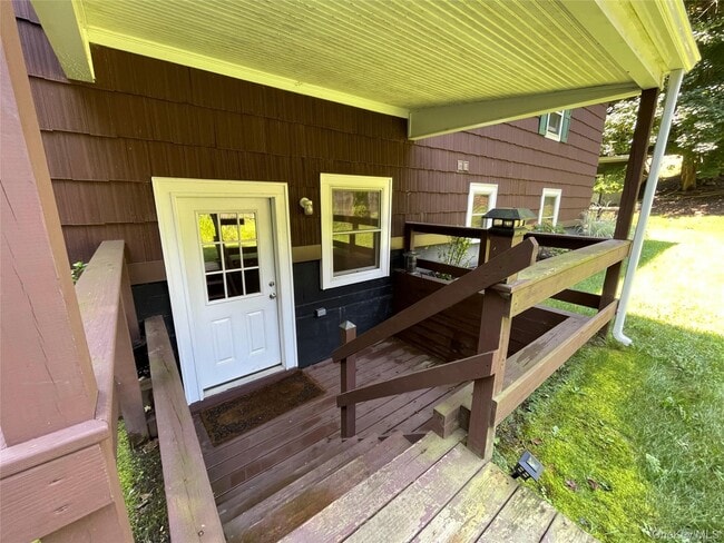 Building Photo - 328 E Broadway