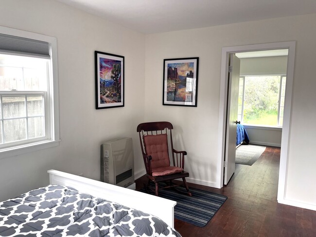 Building Photo - Fully Furnished- 2 bedroom/ 2 bathroom in ...